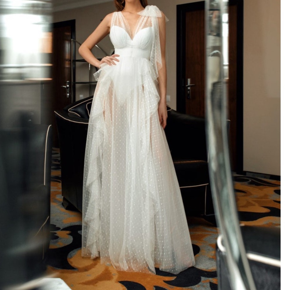BRIDAL ROBE TO GET READY IN